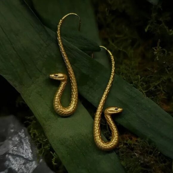 NEW 18K Gold Plated Python Snake Curved Earrings - Picture 4 of 5